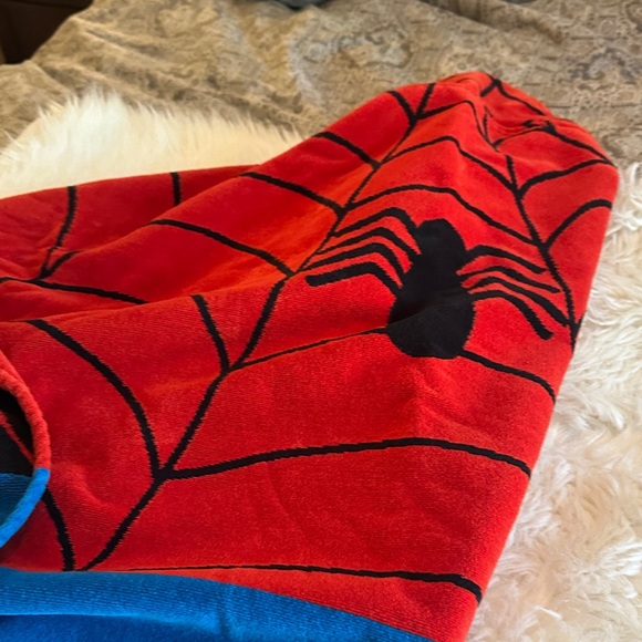 Pottery Barn Kids Red and Blue Spider Web hooded bath Towel - Picture 3 of 4